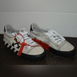 Off-White White Arrow Low Top Vulcanized Sneakers 37